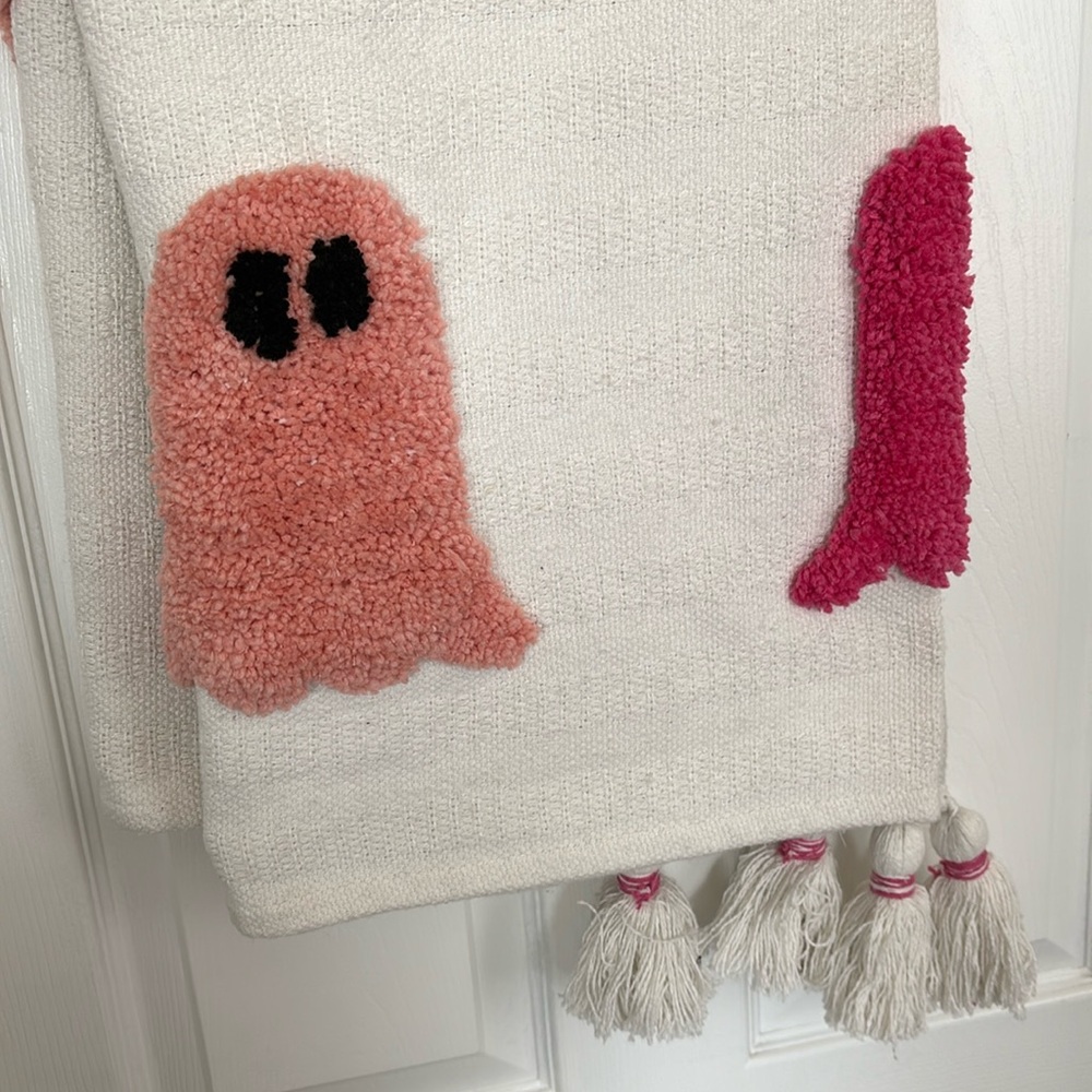 Viral TikTok Ghost Throw Blanket - Picture 3 of 8
